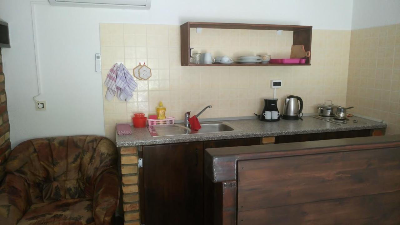 Roč Apartmani Bartulasi מראה חיצוני תמונה